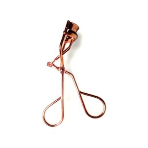Rose gold cushioned eyelash curler